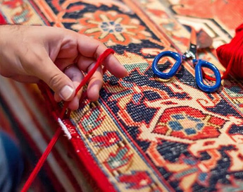 خدمات تخصصی و حرفه ای رفوی فرش در قالیشویی ولیعصر